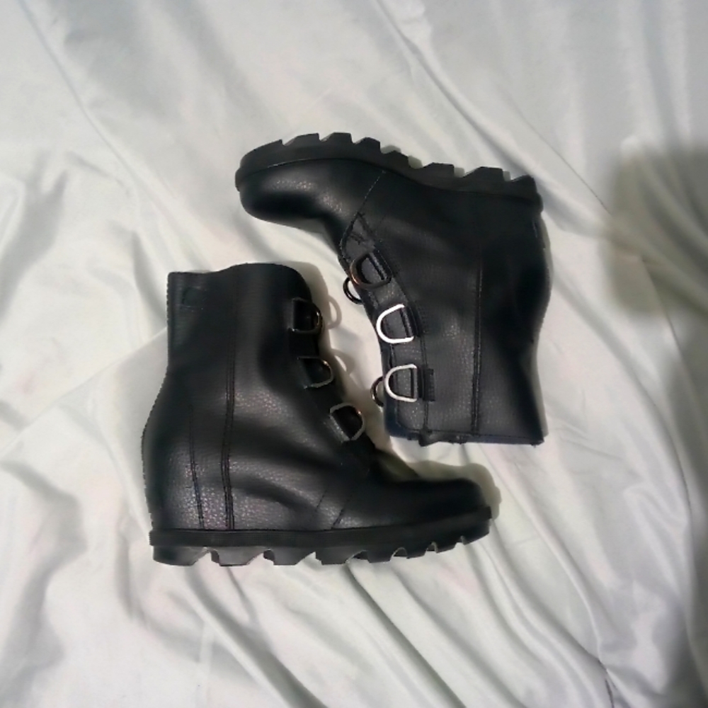'Sorel' ladies wedged booties